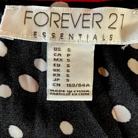 FOREVER 21 Sleeveless Dotted top - Picture 4 of 4